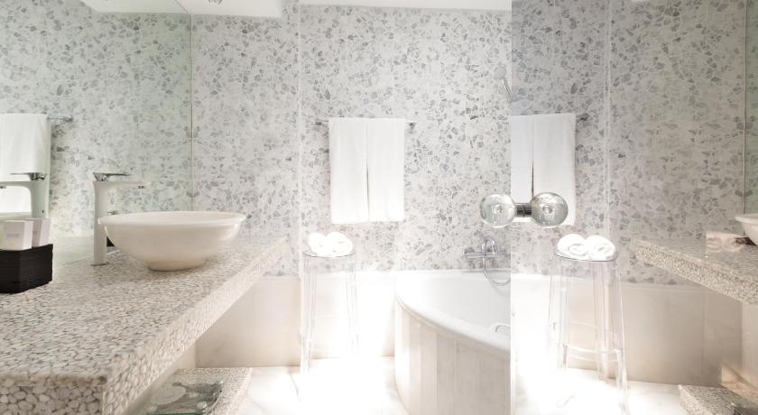 Image of Suite with Pool 11