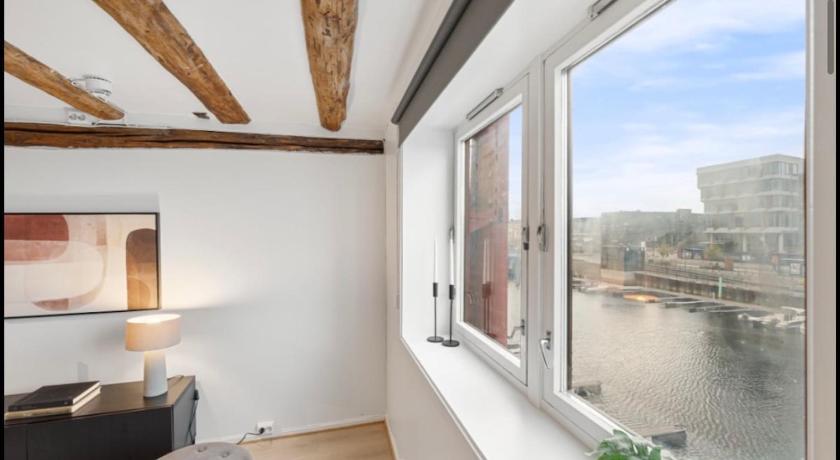 Canal View ! Central, 200 m from Train Station !