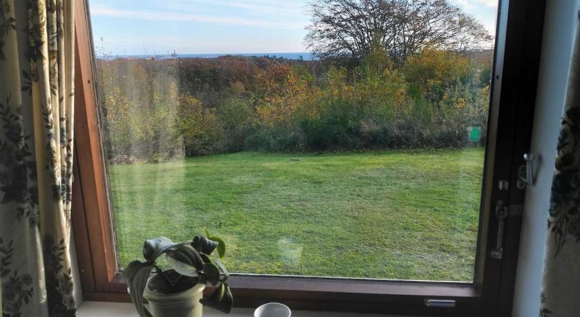 3 min to forest with private kitchen, toilet and living room
