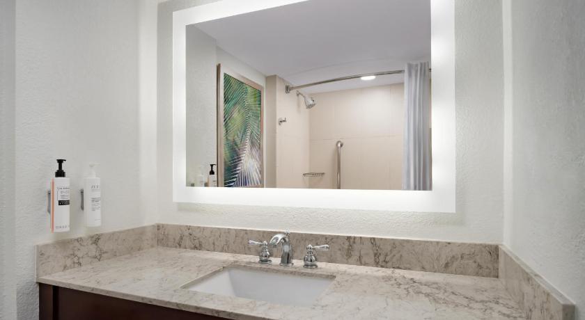 Image of King Suite with Balcony 2