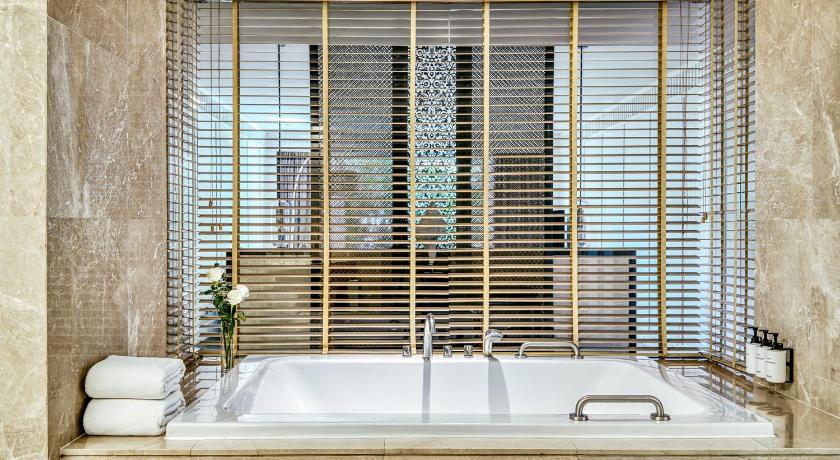 Image of 1 Bedroom Private Pool Suite Club Lounge Access 10