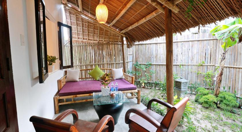 Image of Cottage with Garden View 6