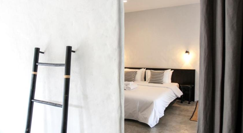 Image of Deluxe Room King Bed 1