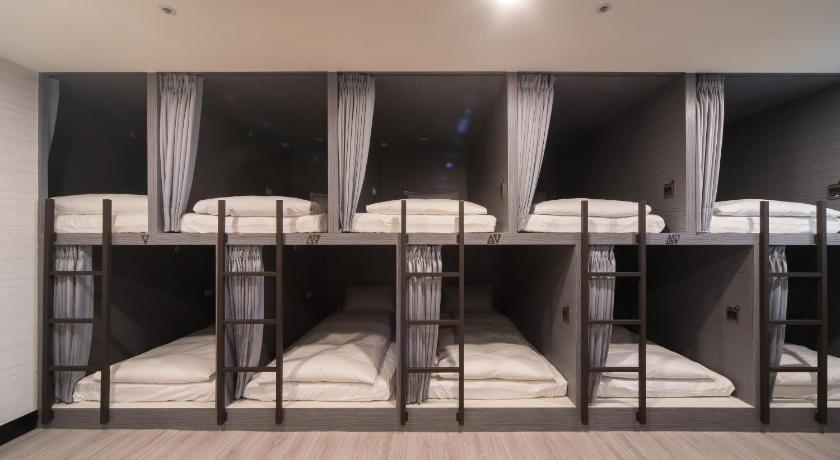 Fotografija Postelja v moški skupni spalnici (Bed in Male Dormitory Room) 1