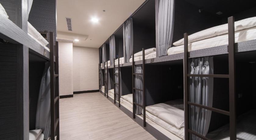 Fotografija Postelja v moški skupni spalnici (Bed in Male Dormitory Room) 0
