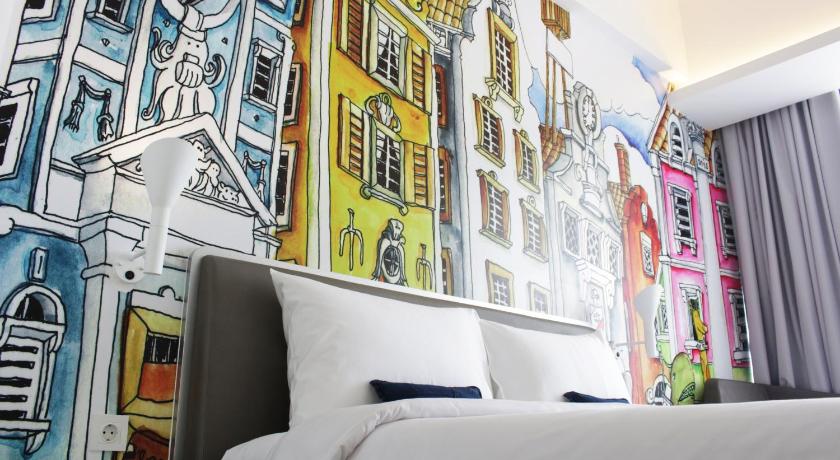Image of Yello Room 11