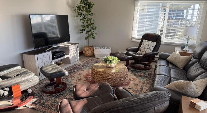 Moclips Salty Dog Beach House close to beach 4-Star Accommodation lobby