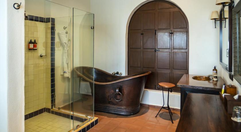 Image of Deluxe Room 2