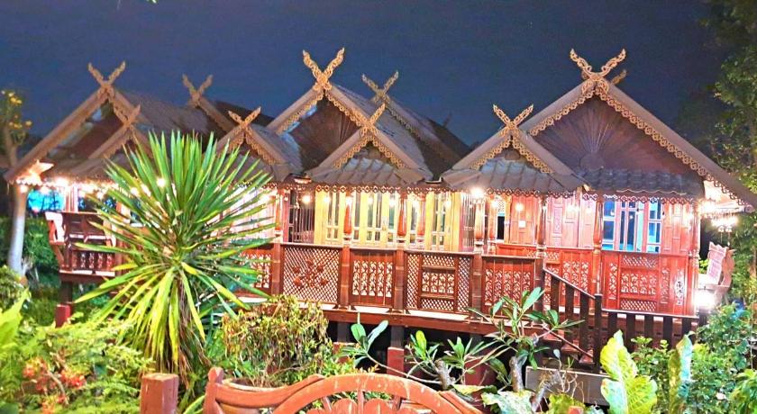 Image of Deluxe Bungalow with Garden View 0