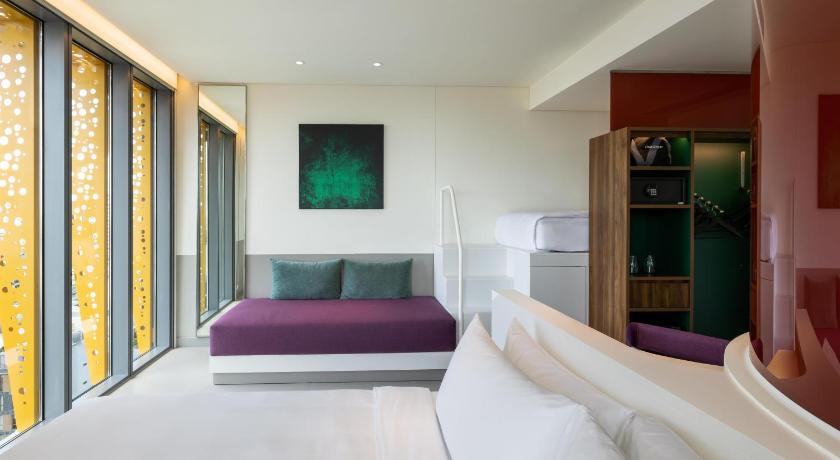 Image of 1 King Bed City View, Deluxe 1