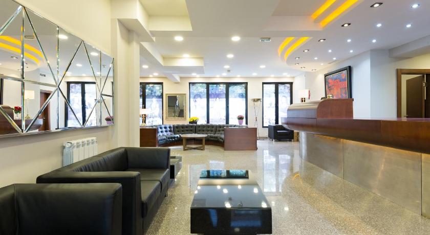 Hotel Sterling Garni photo