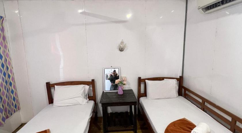 Image of One-Bedroom Chalet 6