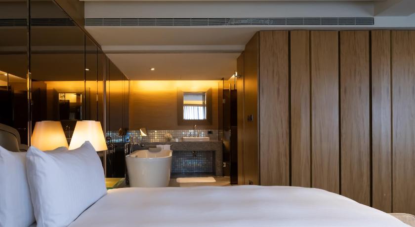 Image of Corner Suite 12