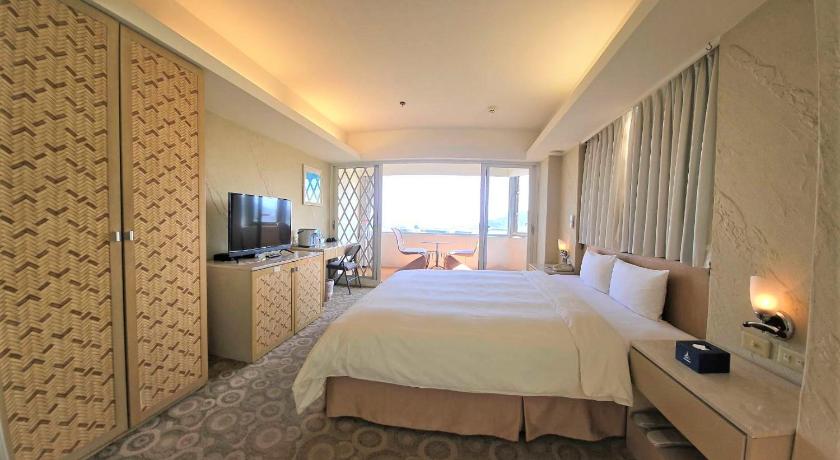Image of Deluxe Double Room with Balcony and Sea View 3