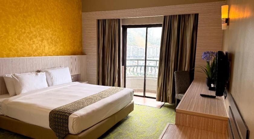 Image of Premium Deluxe Room with One King Bed 0