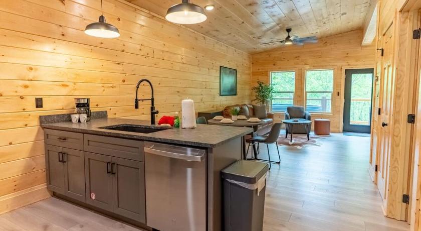 Zion Grove (TN) Green & Black Bear Cabins by Beyond Expectations 4-Star Accommodation exterior