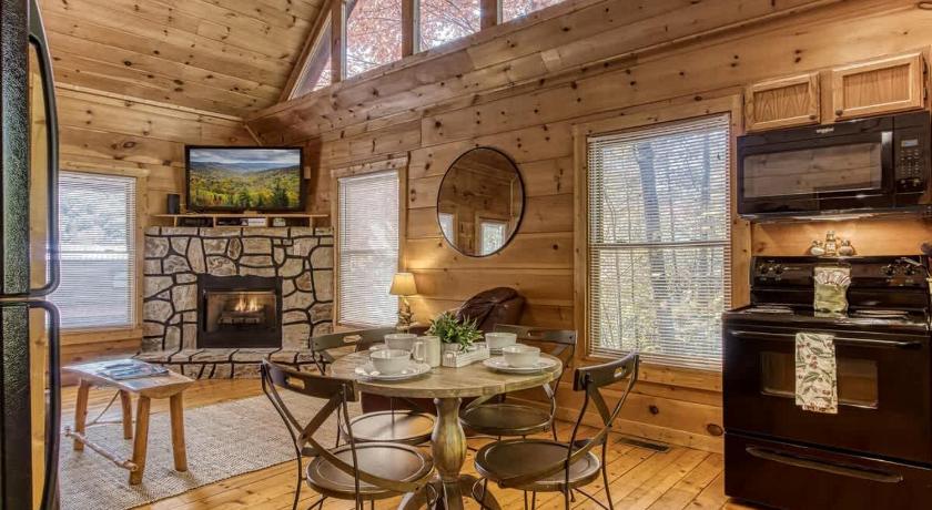 지온 그로브 (TN) Whispering Pines by Beyond Expectations w Hot Tub 4성급 숙소 수영장