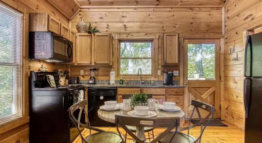 지온 그로브 (TN) Whispering Pines by Beyond Expectations w Hot Tub 4성급 숙소 객실