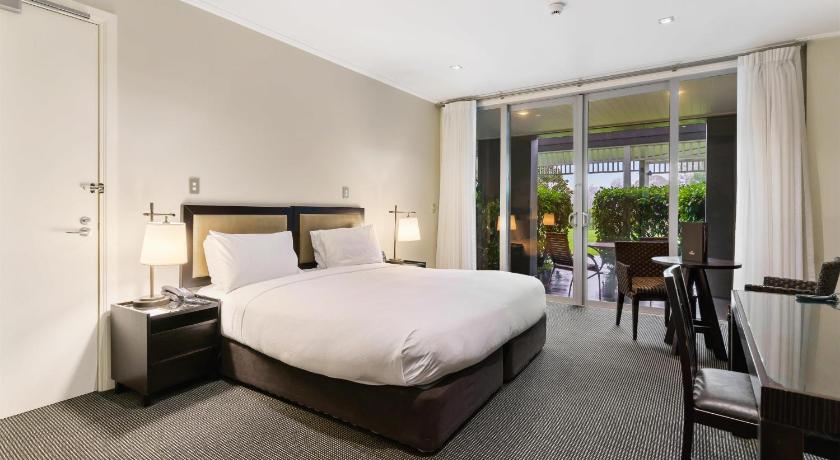 Image of King Hilton Guestroom 3