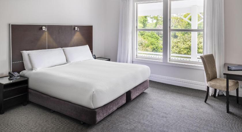 Image of King Hilton Heritage 4