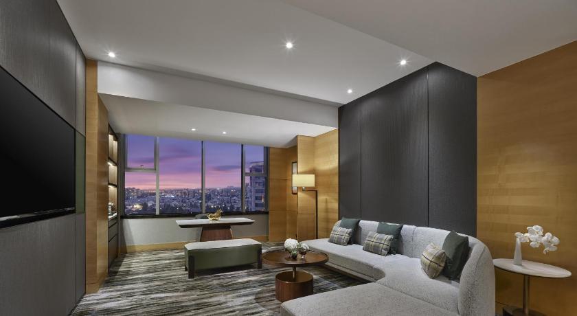 Image of 1 Bedroom Deluxe Suite 1
