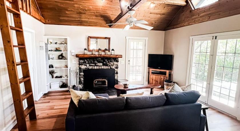 아이딜와일드 (CA) The Nest Serene Sanctuary w Hot Tub Fireplace Grill Hammock Outdoor Fire Feature Fully Fenced Yard A 4성급 숙소 객실