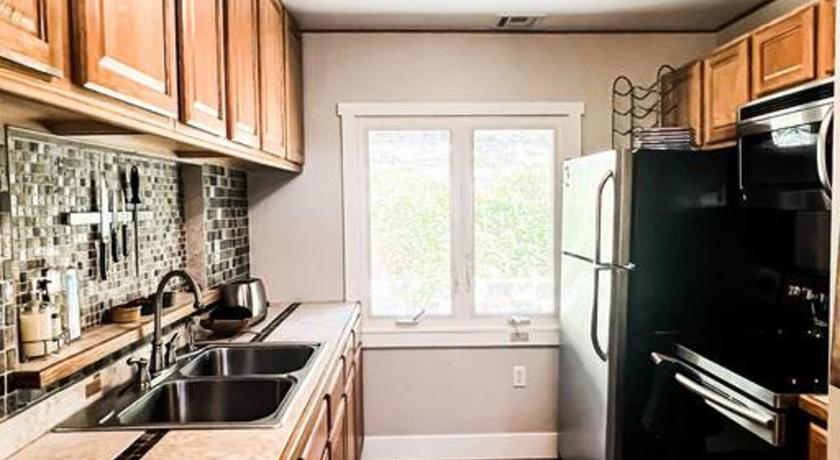 Idyllwild The Nest Serene Sanctuary w Hot Tub Fireplace Grill Hammock Outdoor Fire Feature Fully Fenced Yard A 4-Star Accommodation amenity