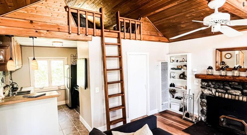 Idyllwild The Nest Serene Sanctuary w Hot Tub Fireplace Grill Hammock Outdoor Fire Feature Fully Fenced Yard A 4-Star Accommodation exterior