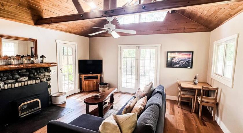 Idyllwild The Nest Serene Sanctuary w Hot Tub Fireplace Grill Hammock Outdoor Fire Feature Fully Fenced Yard A 4-Star Accommodation pool