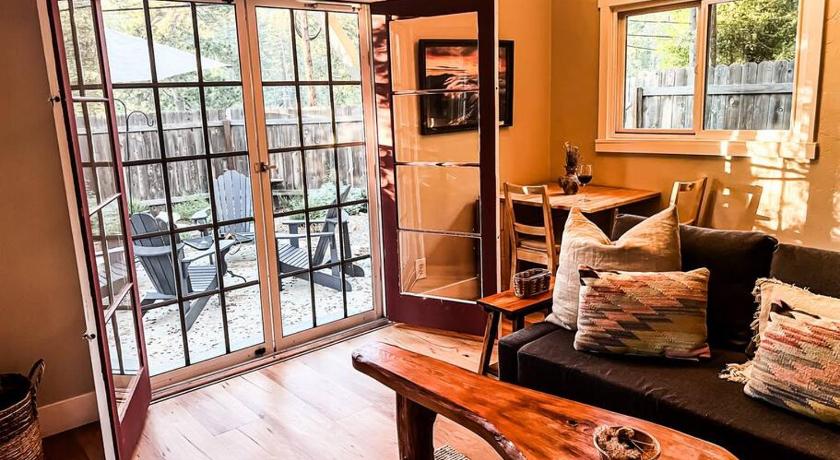 Idyllwild The Nest Serene Sanctuary w Hot Tub Fireplace Grill Hammock Outdoor Fire Feature Fully Fenced Yard A 4-Star Accommodation lobby