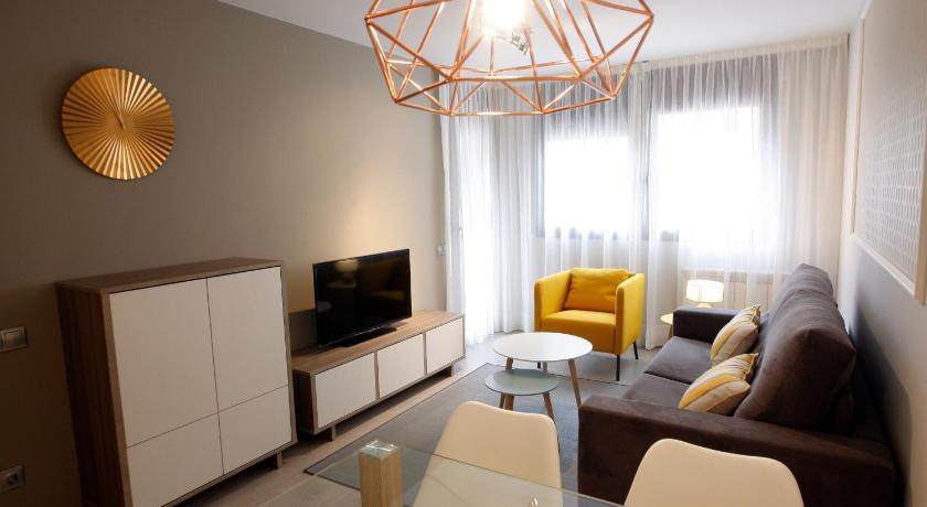 Apartamentos Real Lleida — Hotel in Lleida