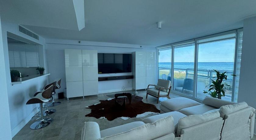 마이애미 비치 (FL) Beachfront two story apartment 2성급 숙소 스위트룸