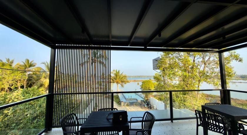 The Cove - image 12