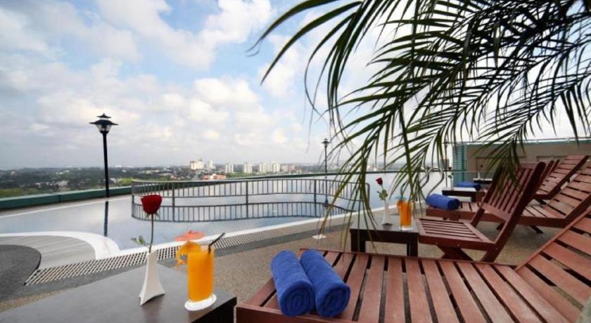 Johor Bahru Grand Paragon Hotel Johor Bahru 4-Star Hotel pool
