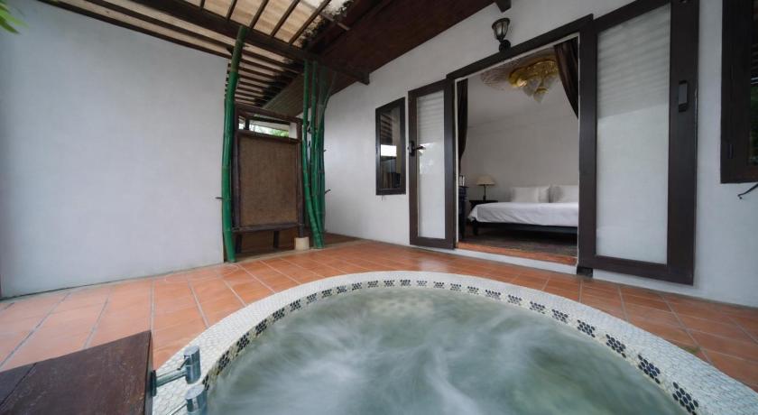 Image of Deluxe King Suite 3