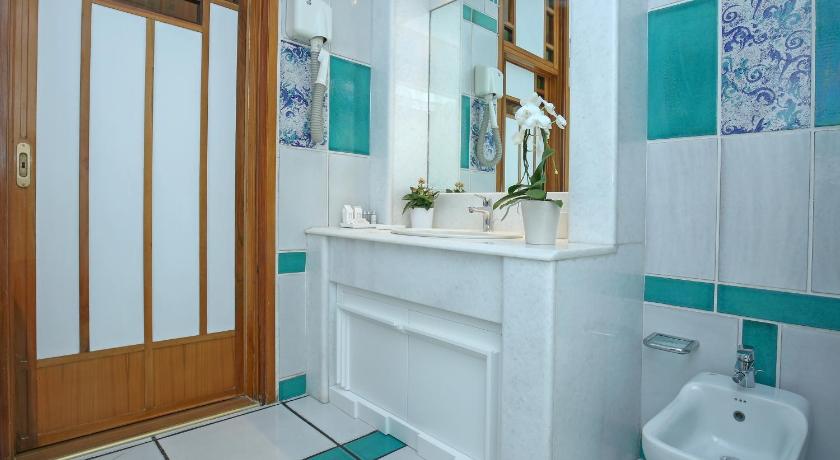 Image of Apartment 12