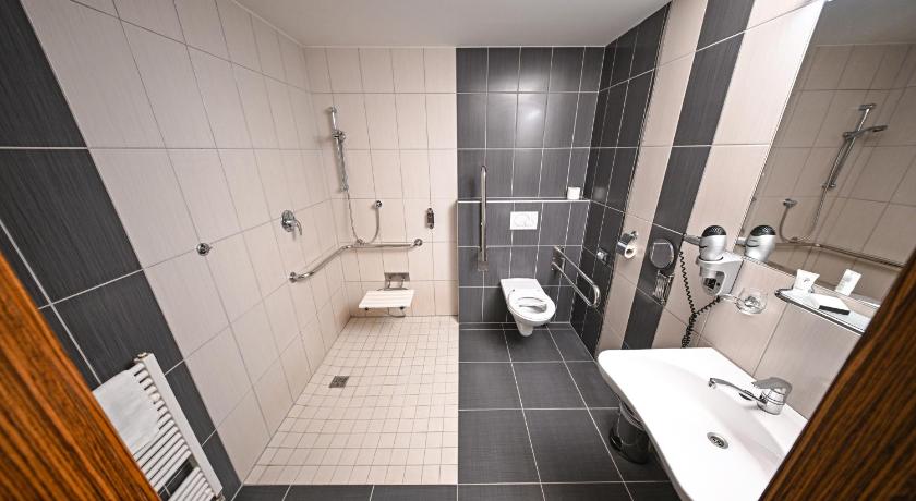 Vienvietīgs numurs&nbsp;– pieejams cilvēkiem ar kustību traucējumiem (Single Room - Disability Access) attēls 3