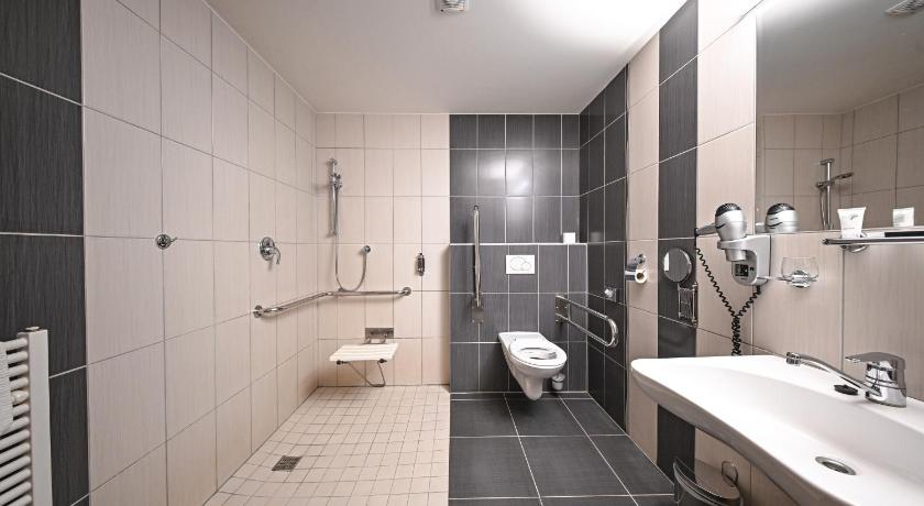Vienvietīgs numurs&nbsp;– pieejams cilvēkiem ar kustību traucējumiem (Single Room - Disability Access) attēls 2
