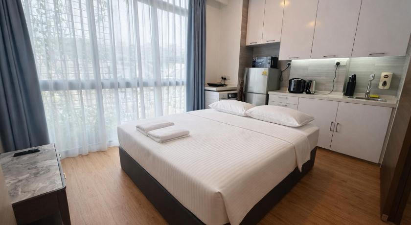 Image of Deluxe One Bedroom Apartment 6