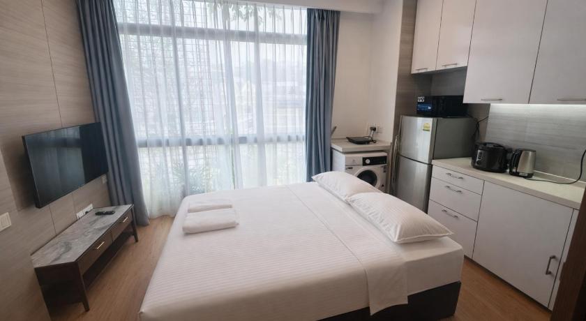 Image of Deluxe One Bedroom Apartment 11