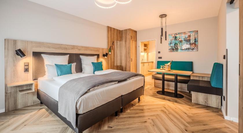Image of Deluxe Family Room with Kitchen & Balcony 0