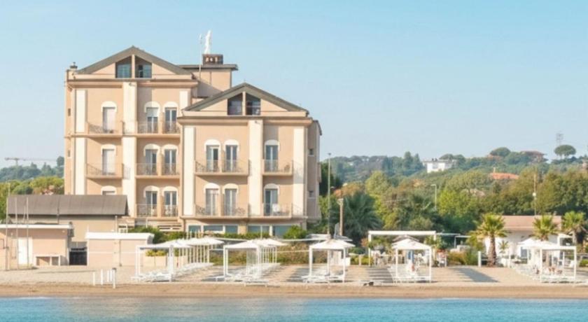 Hotel Liberty Beach - Parking & Beach included