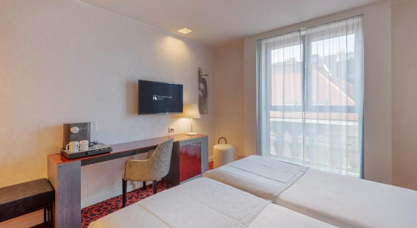 Image of Superior Room - Square View 16