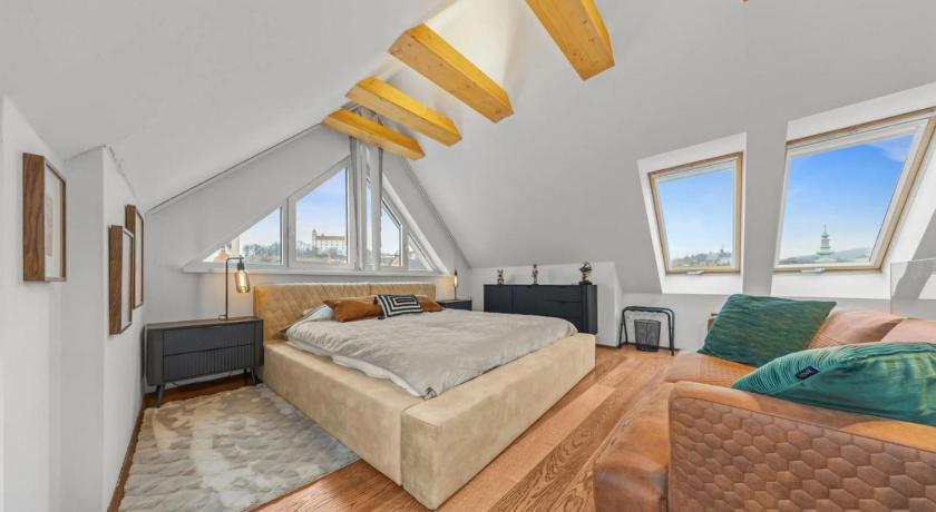 Three Stories Apartment in Old City center with Castle view and Terrace