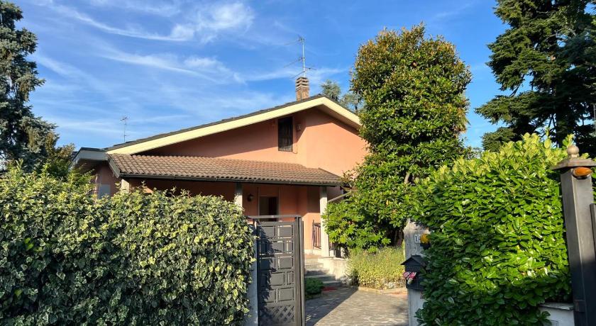 Stanza in Villa di pregio con giardino a 10 minuti da Milano - Parcheggio Gratuito