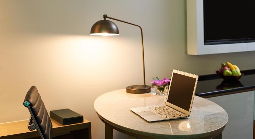 Image of Deluxe Twin 14