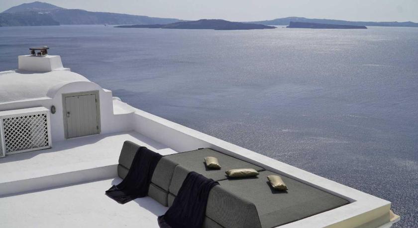 Three - Bedroom Private Pool Residence with Caldera View 이미지 5