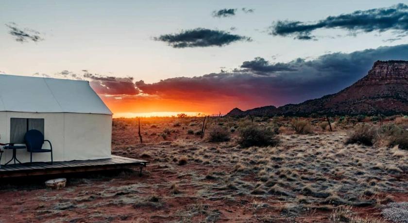 コロラドシティ Dreamy Safari Tent for a Peaceful Escape in the Desert in Cane Beds, Arizona 2つ星 宿泊施設 外観