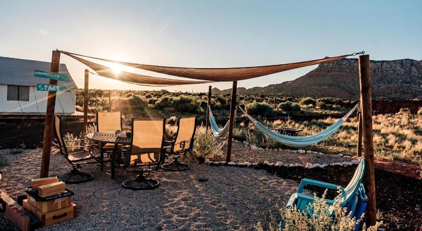 コロラドシティ Dreamy Safari Tent for a Peaceful Escape in the Desert in Cane Beds, Arizona 2つ星 宿泊施設 プール