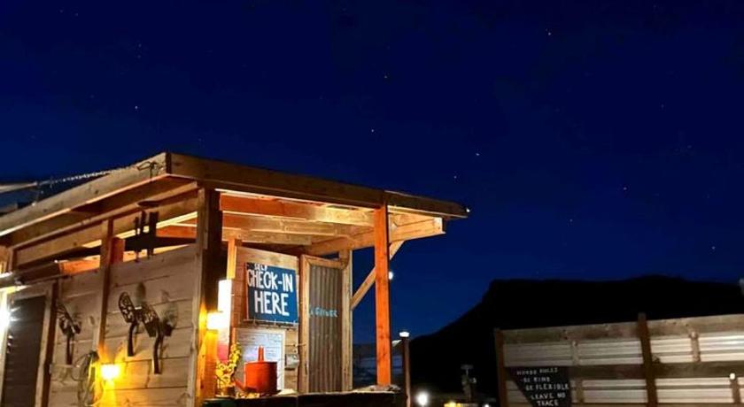 コロラドシティ Dreamy Safari Tent for a Peaceful Escape in the Desert in Cane Beds, Arizona 2つ星 宿泊施設 外観